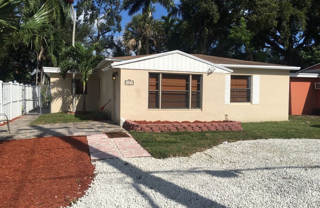 2-1 all remodel house close to las olas. Fort lauderdale downtown