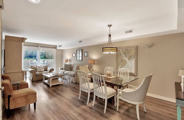 2 BR TH 1.5 Bath Sofa Bed Sleeps 6 Harbour View bPatio Pool WIFI