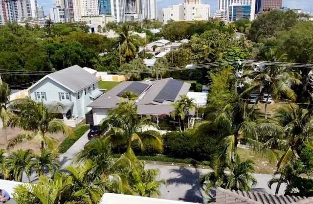 Home in Fort Lauderdale with POOL and ROOFTOP