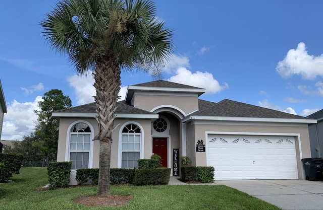 Magic Escape- Themed Bedrooms, Pool/Spa, Game Room, Movie Theater! Near Disney!