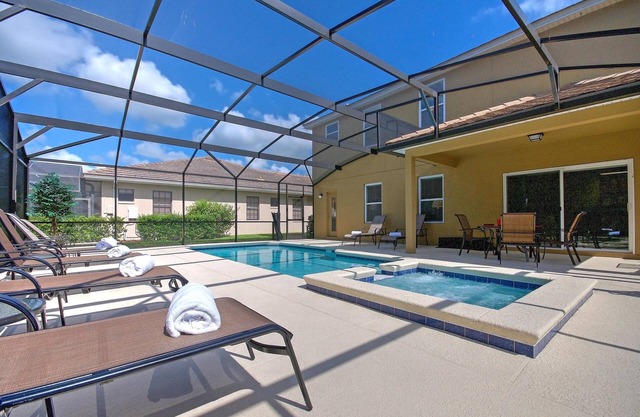South Facing Pool/Spa, 8 Mins To Disney, 5 Beds Luxury/Spacious, Not overlooked
