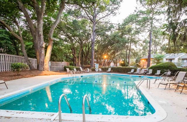 Stone’s Throw Villas | Pool & Alfresco Dining | 5-Minute Walk to Beach