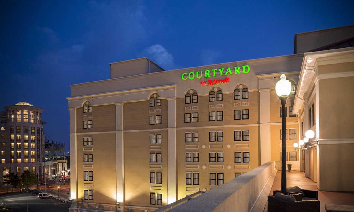 Downtown Hotel | Courtyard by Marriott Norfolk Downtown