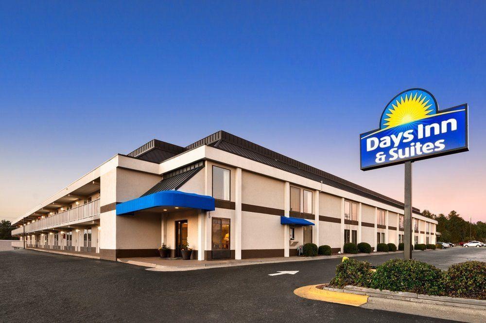 Westover Hotel | Days Inn & Suites by Wyndham Fort Bragg/Cross Creek Mall