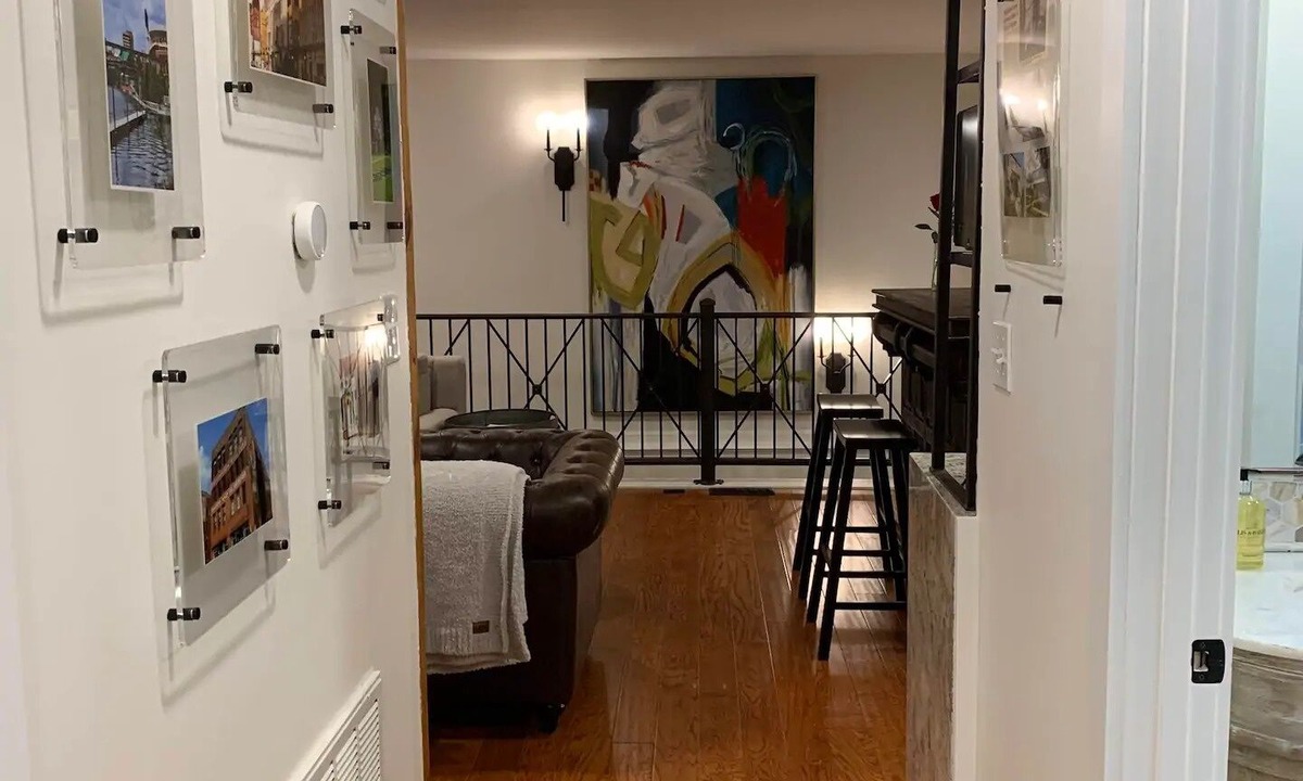 Mount Vernon Apartment | Boyd Harvey Main House And Carriage House 4 Bedroom Home by RedAwning
