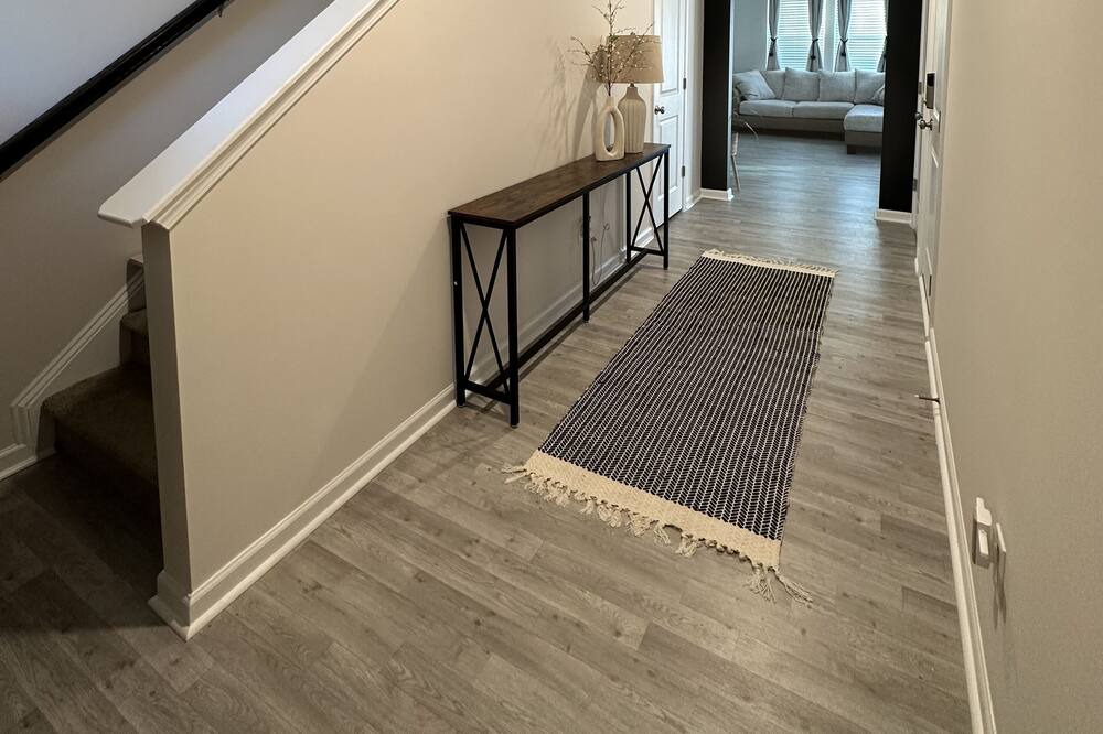 Huntcliff House | Newly built, near Fort Jackson & Downtown USC