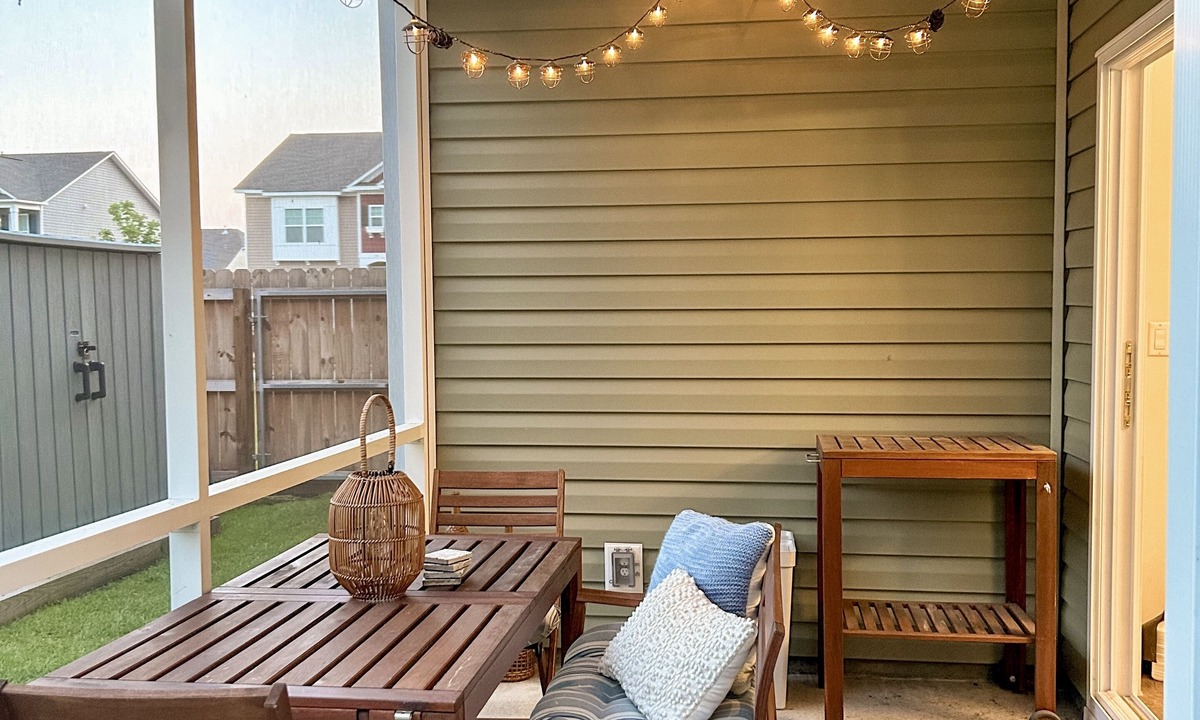 Sumter House | Spacious Home 5 miles from Shaw AFB w/ Pool Table, Firepit, & Screened-In Porch!