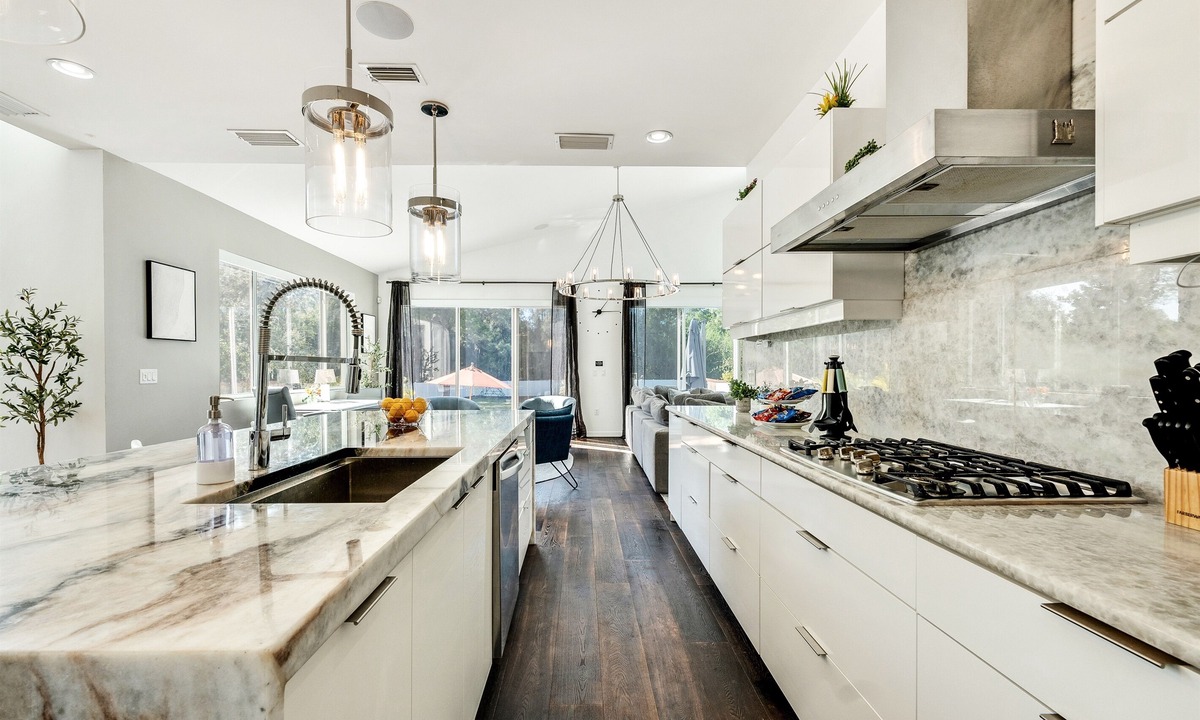 Riviera Bay House | Luxury & High End Heated Pool & Spa Dream House!