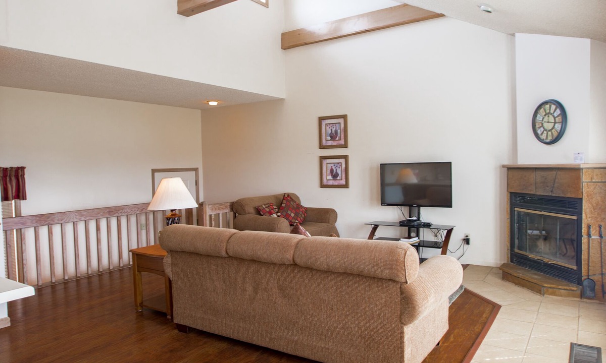 Lake Tansi Condo | Crown Resorts Lake Tansi West 2 Bedroom, 2 Bathroom Condo w/ 1 King, 2 Full Beds