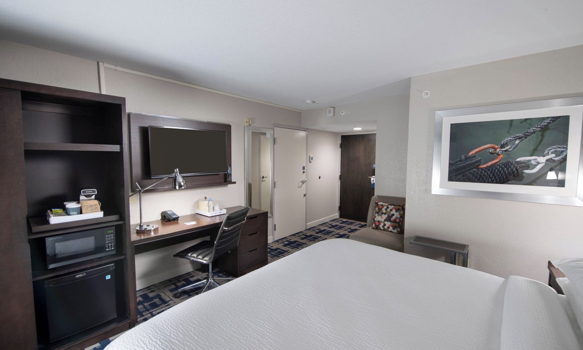 Huntersville Hotel | Four Points by Sheraton Charlotte - Lake Norman