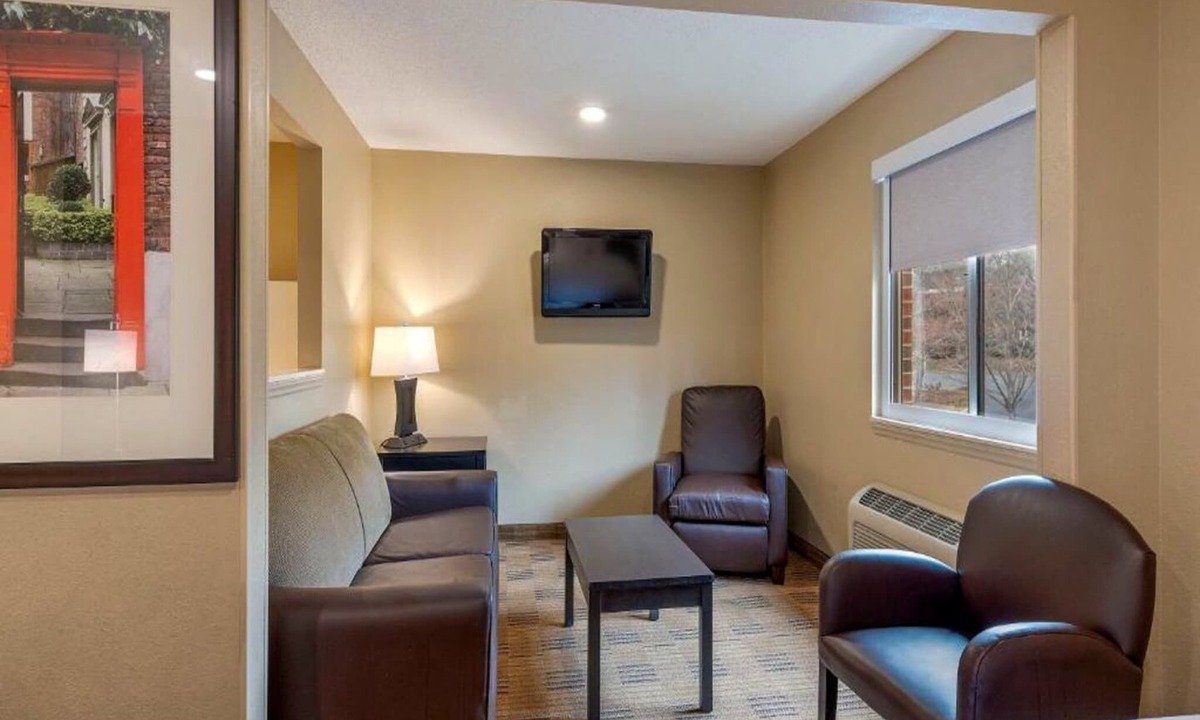 Executive Park Apartment | 2 Queen Beds | Non-Smoking, Micfridge