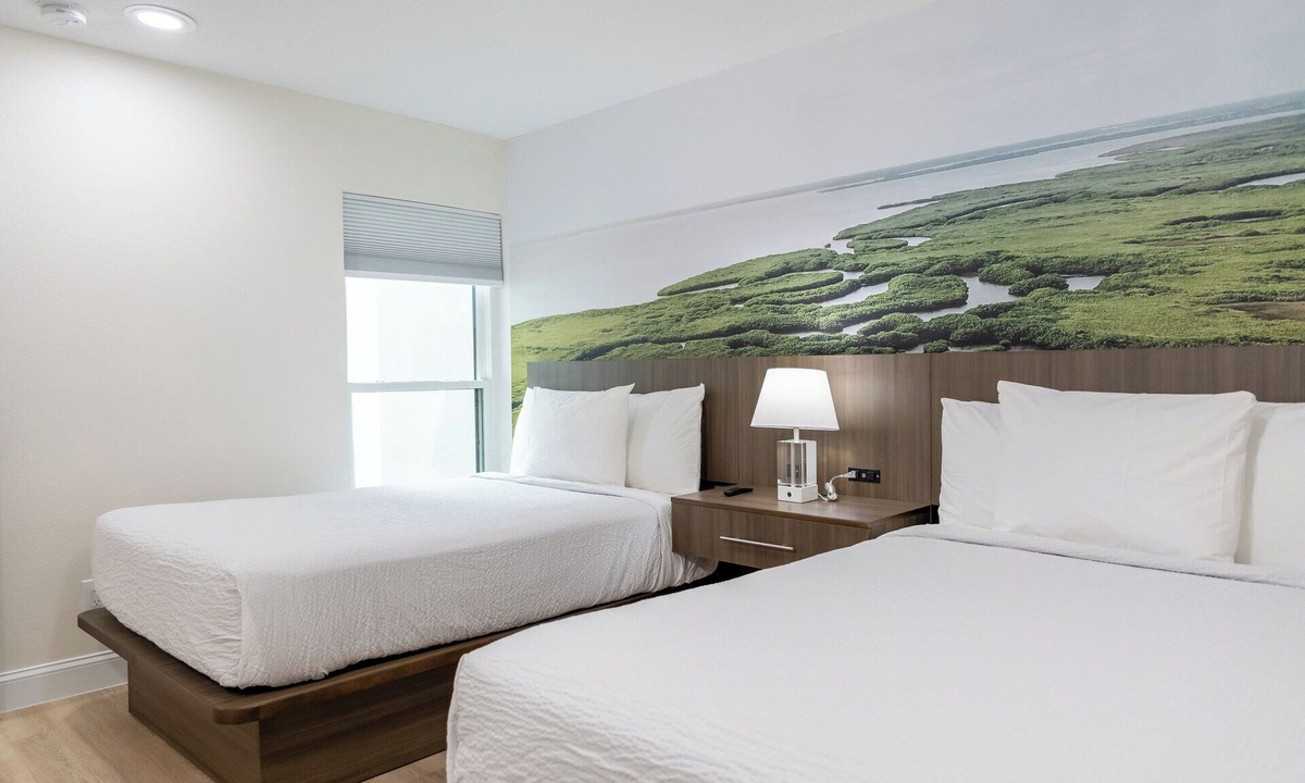 Florida Central Atlantic Coast Hotel | Unwind in a Modern 3BR Suite for 10 Guests – Perfect for Orlando Escapes