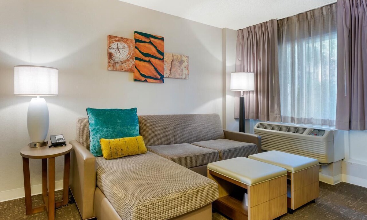 Kissimmee Hotel | Adventure Awaits! 3 Units, Free Breakfast, Pool | SeaWorld Orlando - 6.4 miles