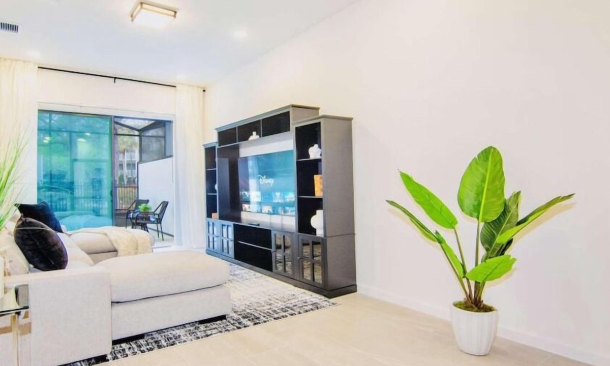 Mariner's VIllage House | “5BR/5BA Townhome w/Screened Pool & Aquarius Club – Near SeaWorld”