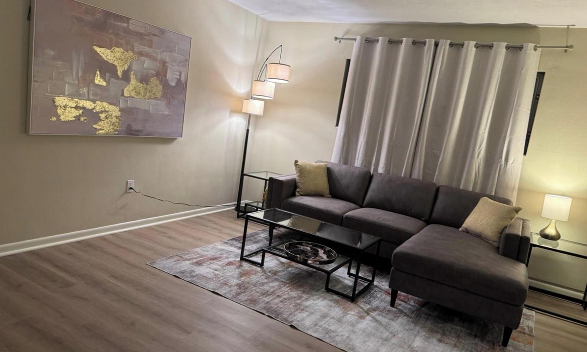 South Eola Condo | Vintage 2 Bedroom Condo Lake Eola View