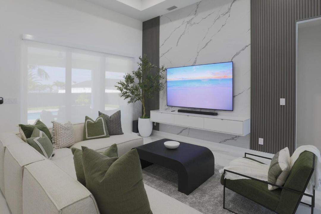 Mariner Villa | KING BED - FREE Pool Heat - 85 in TV - 4BR Villa