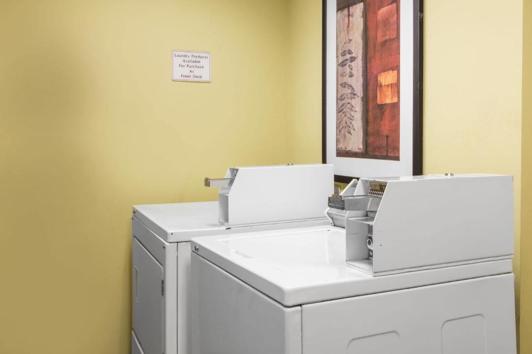 Fort Pierce Hotel | Days Inn & Suites by Wyndham Fort Pierce I-95