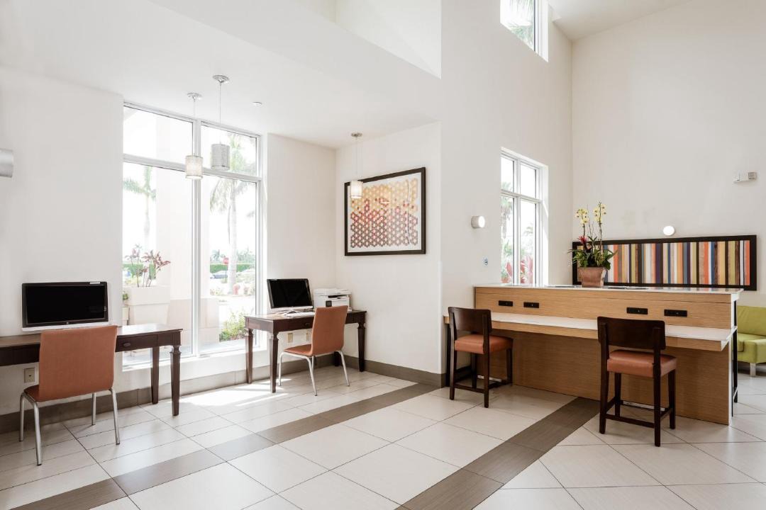 Boynton Beach Hotel | Holiday Inn Express & Suites Boynton Beach by IHG