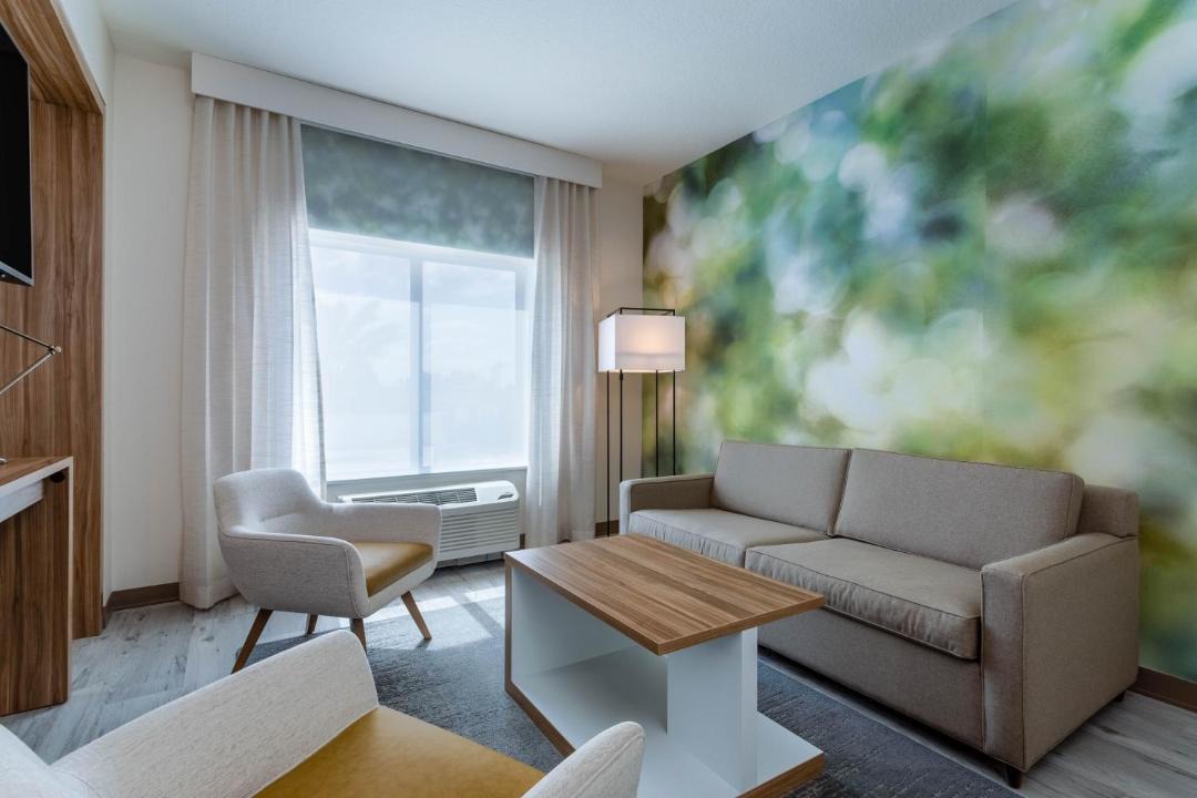 Florida Center Hotel | Wyndham Garden Orlando Universal/I Drive