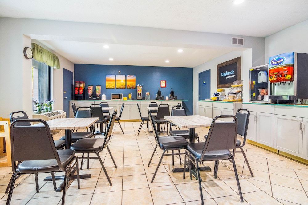Photo of Livingroom in Northwest Raleigh