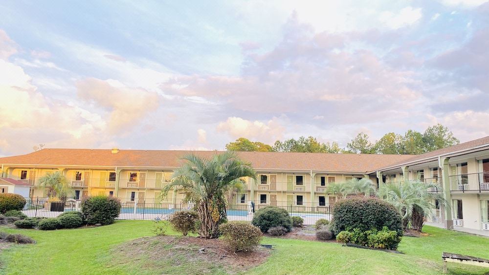 Photo of Buildings in Walterboro
