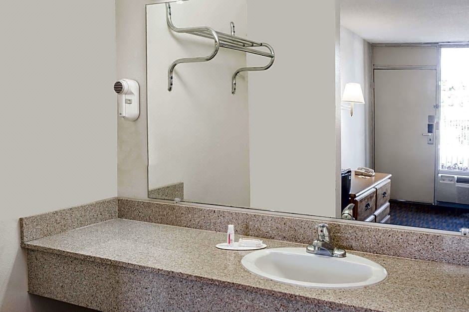 Photo of Bathroom in Adel