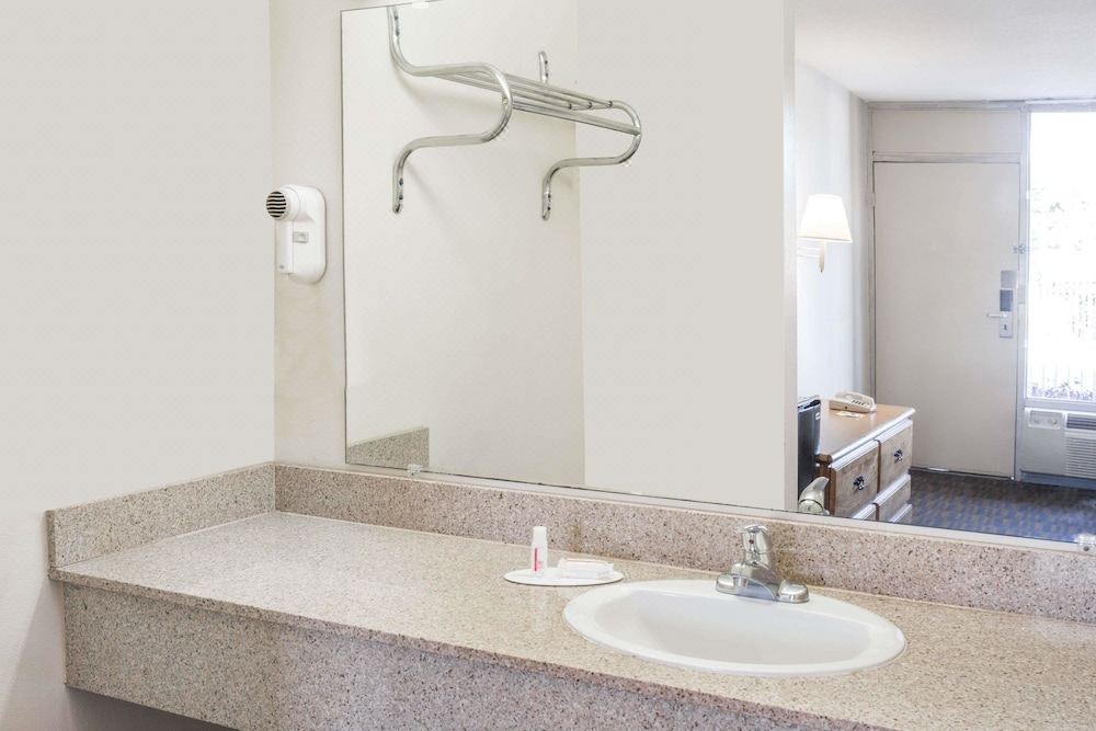 Photo of Bathroom in Adel