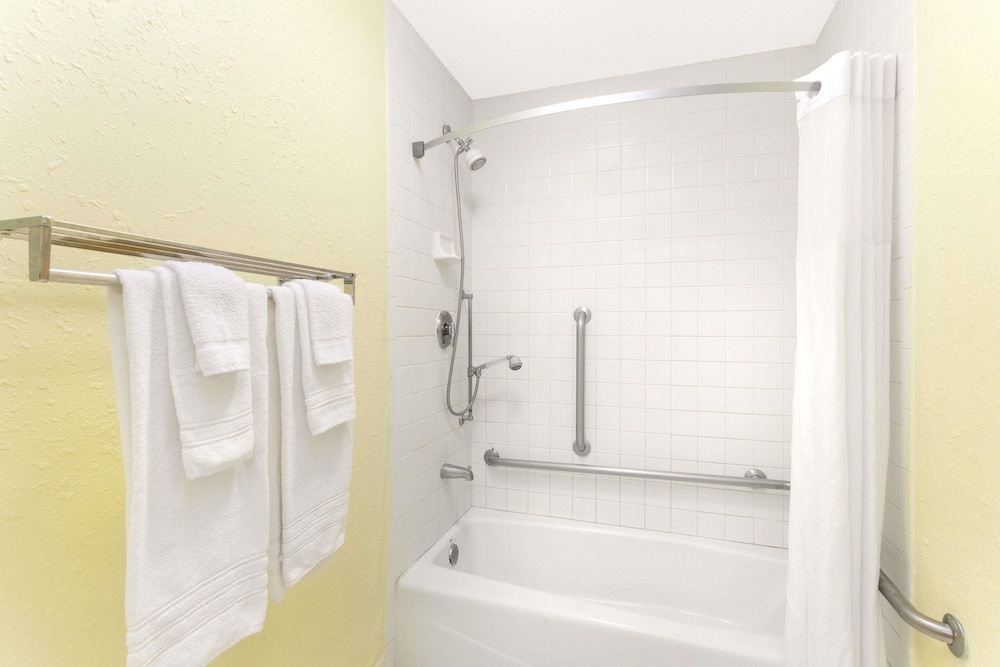 Photo of Bathroom in Garden City