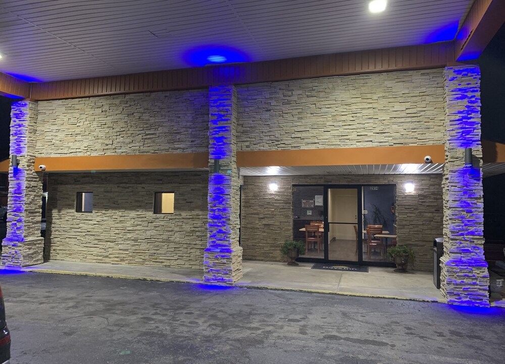 Photo of Buildings in Seiglers Crossroads