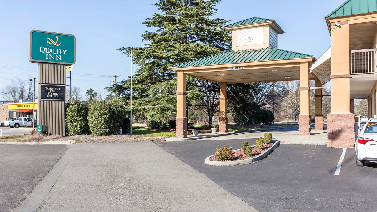 Photo of Buildings in Seiglers Crossroads