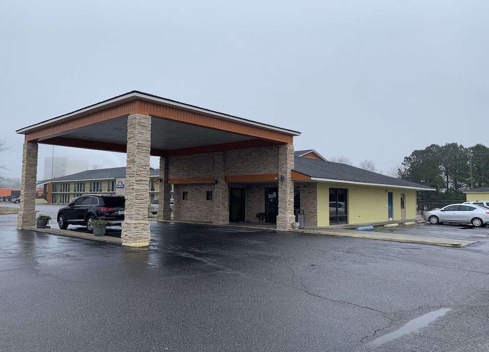 Photo of Buildings in Seiglers Crossroads