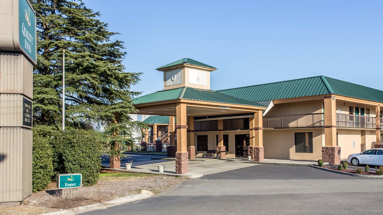 Photo of Buildings in Seiglers Crossroads