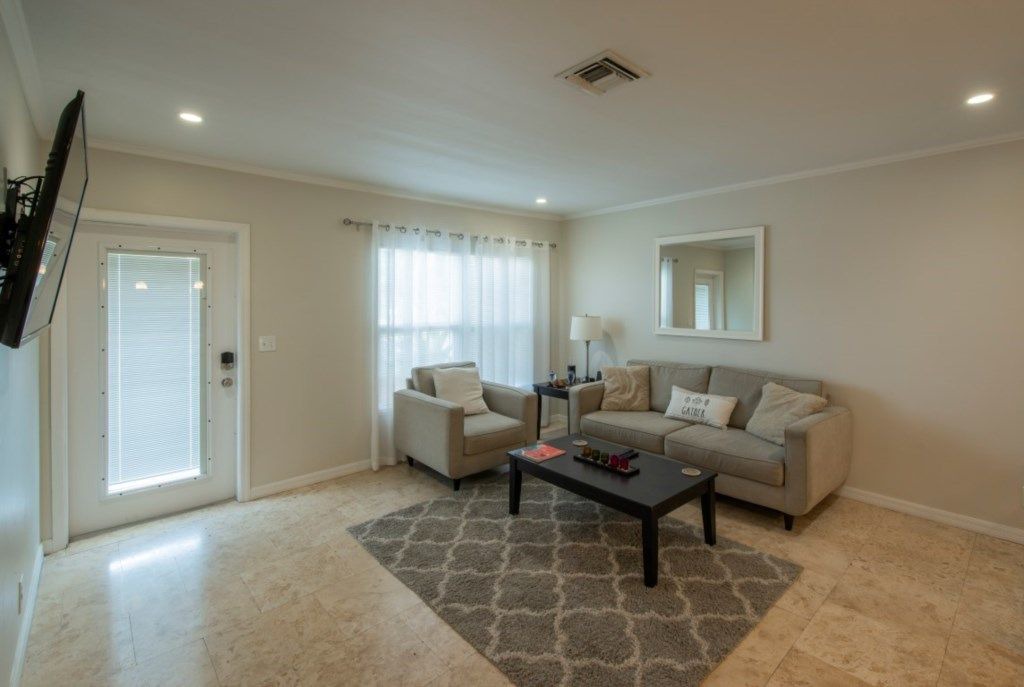 Photo of Livingroom in South Middle River