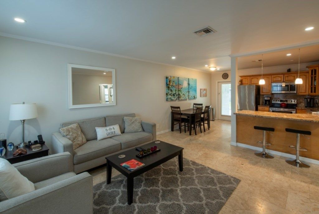Photo of Livingroom in South Middle River