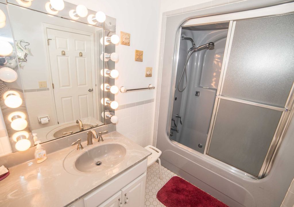 Photo of Bathroom in Beachwalk