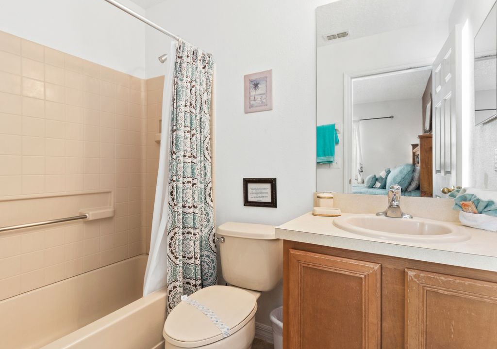 Photo of Bathroom in Seasons
