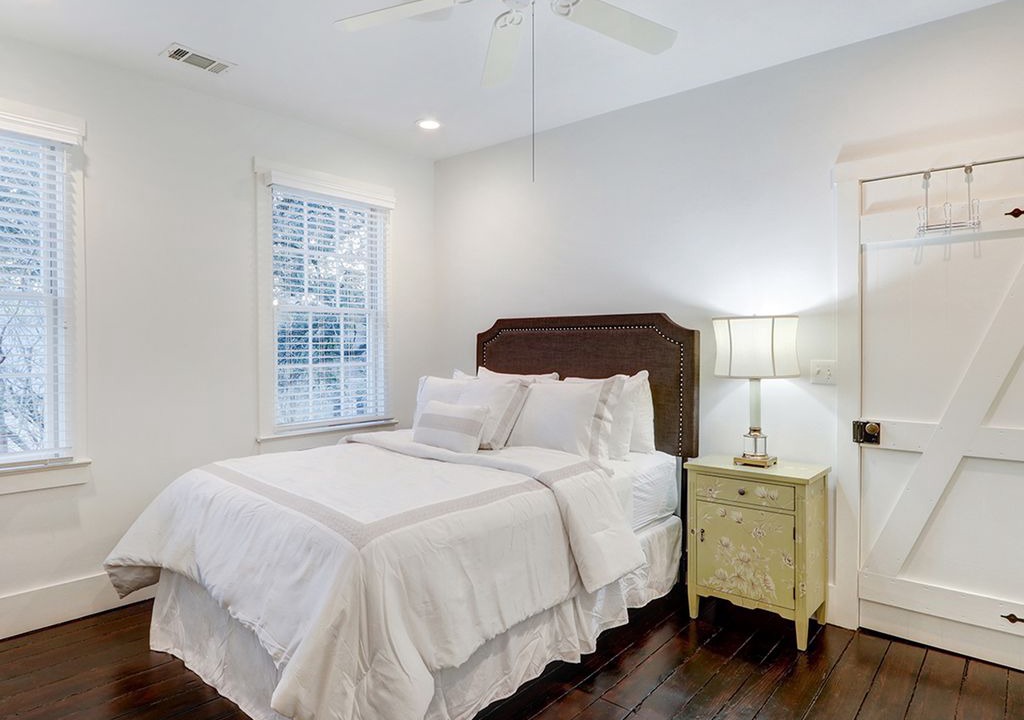 Photo of Bedroom in Beach Institute