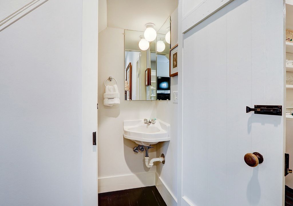 Photo of Bathroom in Beach Institute