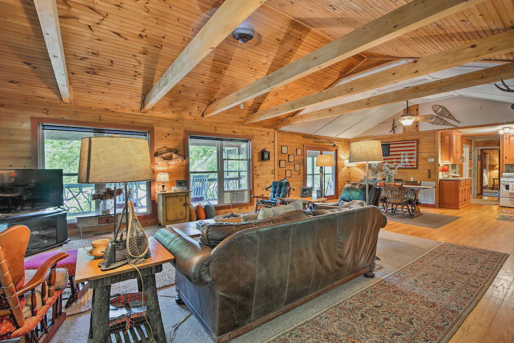 Photo of Livingroom in Mountain Rest