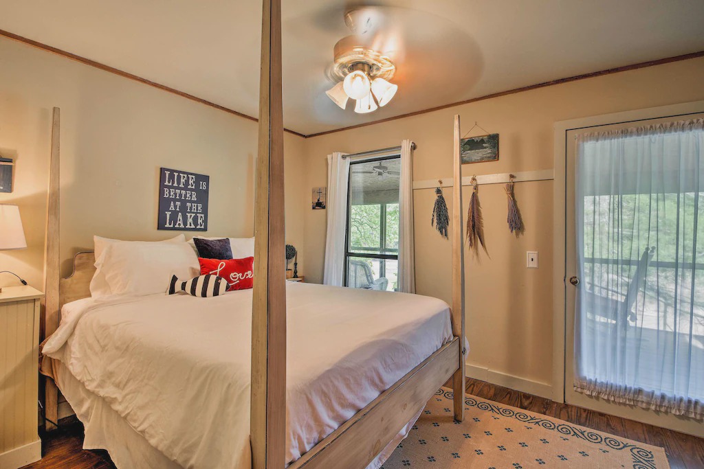 Photo of Bedroom in Mountain Rest