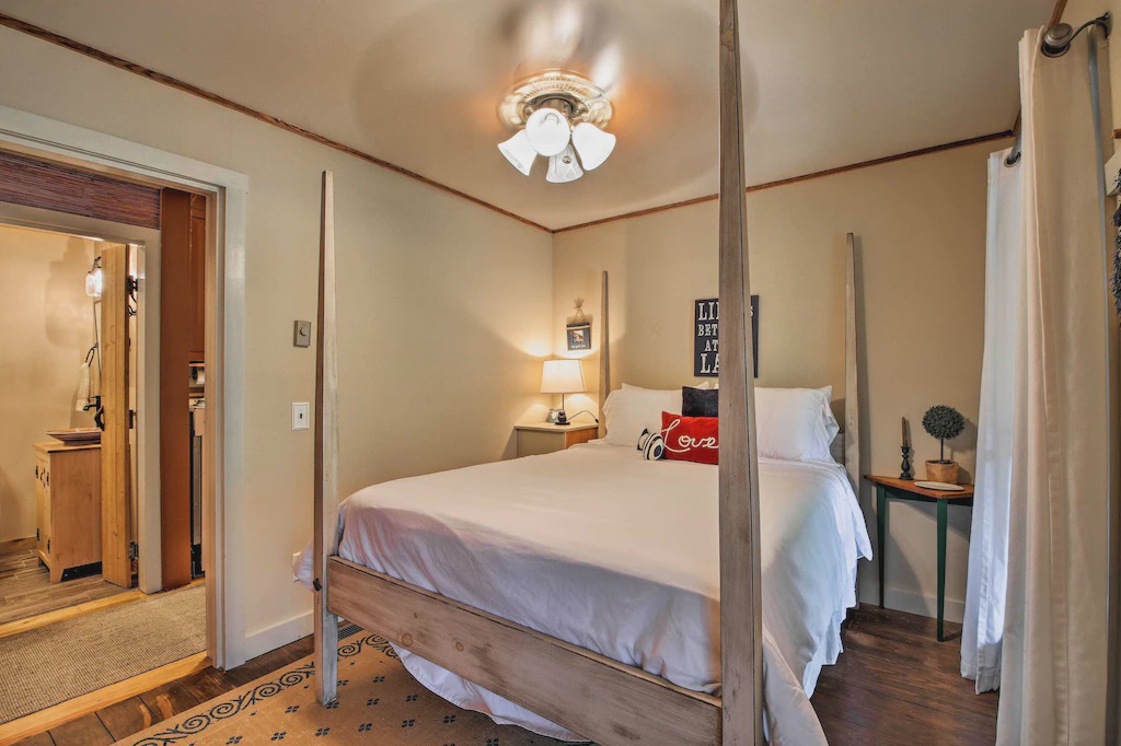 Photo of Bedroom in Mountain Rest
