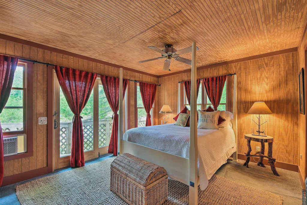 Photo of Bedroom in Mountain Rest
