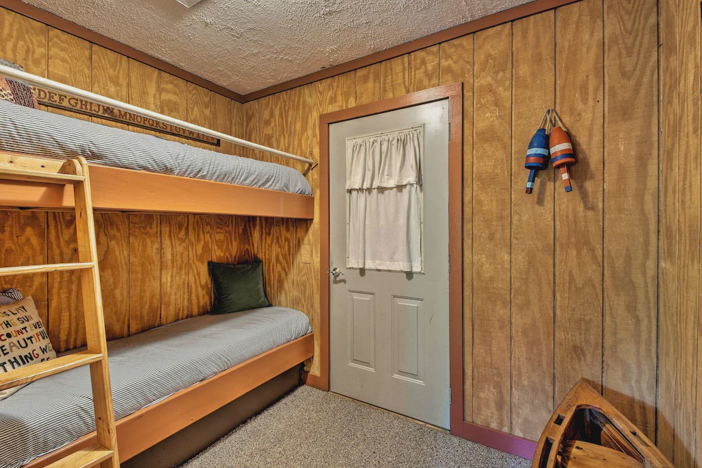 Photo of Bedroom in Mountain Rest