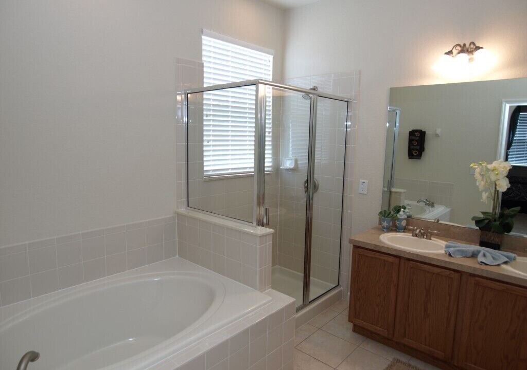 Photo of Bathroom in Trafalgar Village
