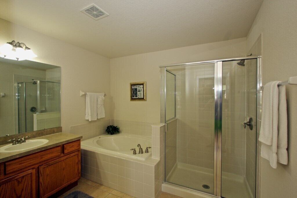 Photo of Bathroom in Trafalgar Village