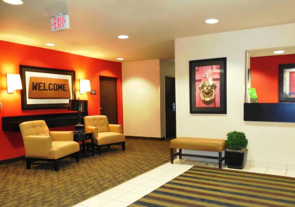 Photo of Livingroom in Poplar Place - University Place