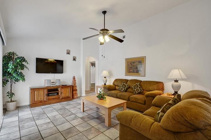Photo of Livingroom in Greater Groves