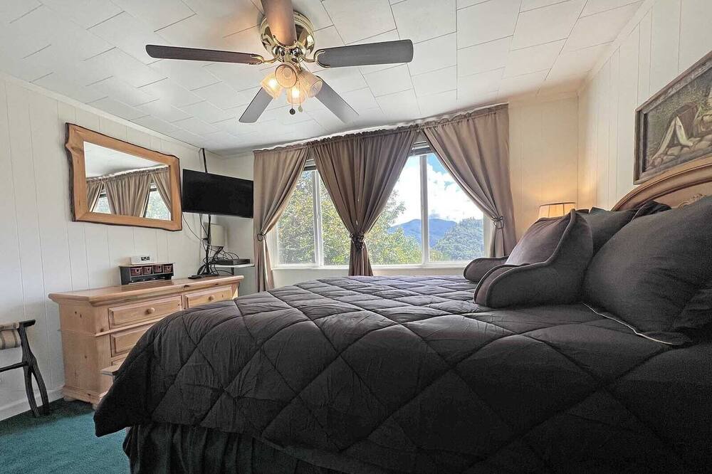 Photo of Bedroom in Robbinsville