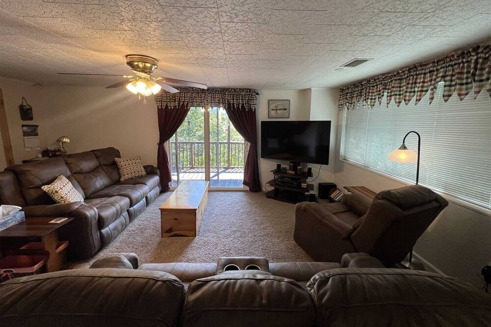 Photo of Livingroom in Robbinsville