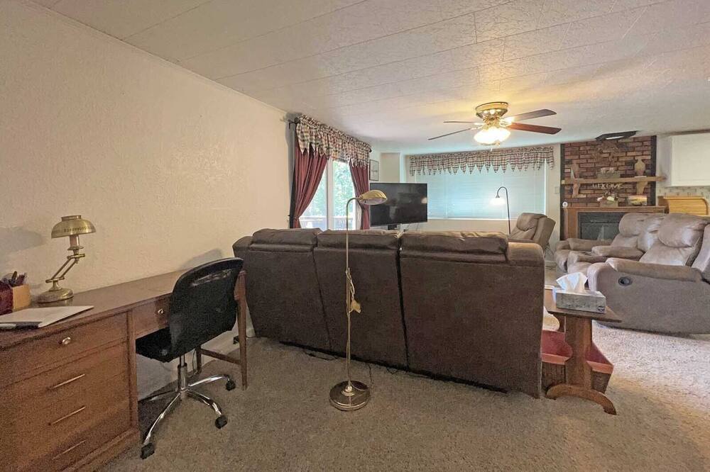 Photo of Livingroom in Robbinsville